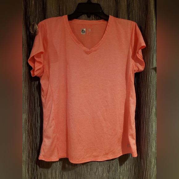 2 workout tops - Picture 4 of 8